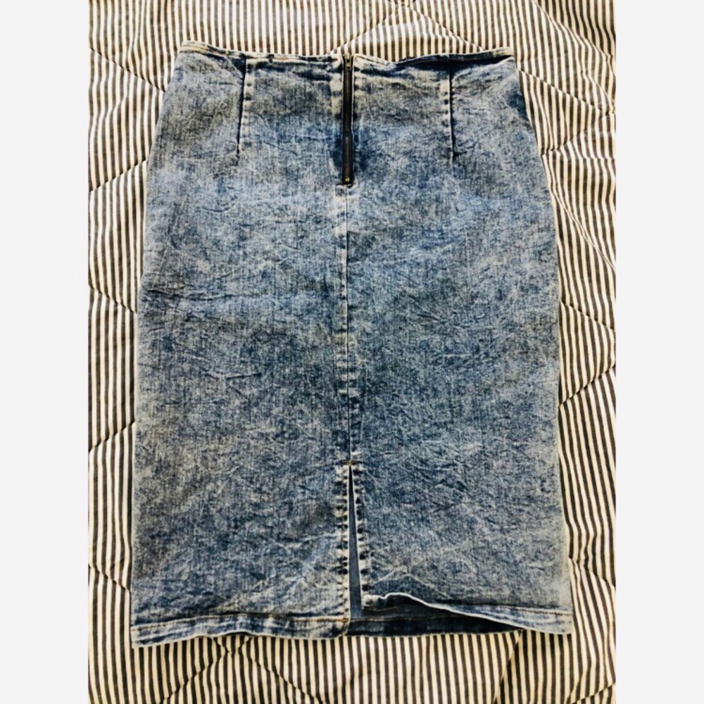 Jean skirt acid wash